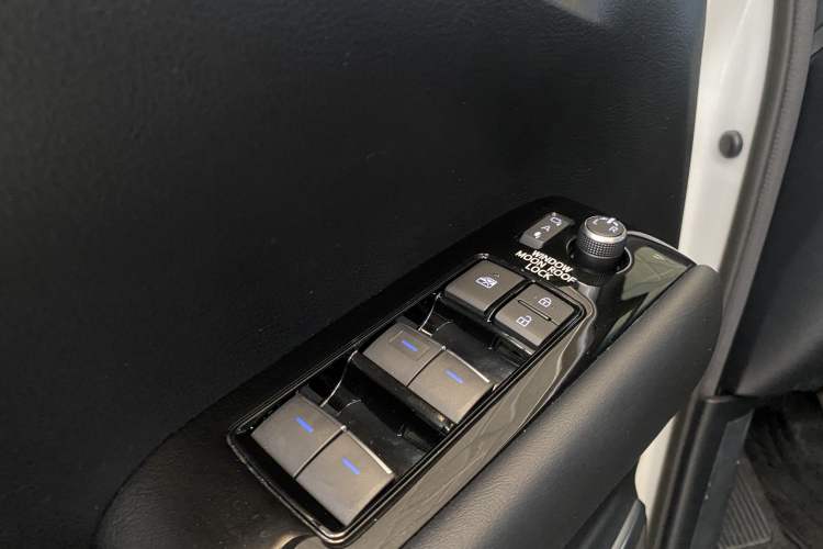 Used Toyota Vellfire 2021 Crown Dual-Engine 2.5L HV Prestige Edition
