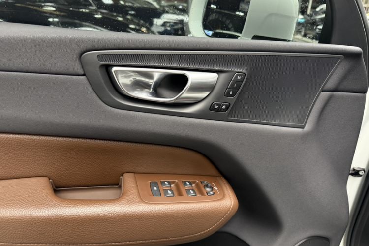 Used Volvo XC60 2022 B5 4x4 Smart Luxury Edition
