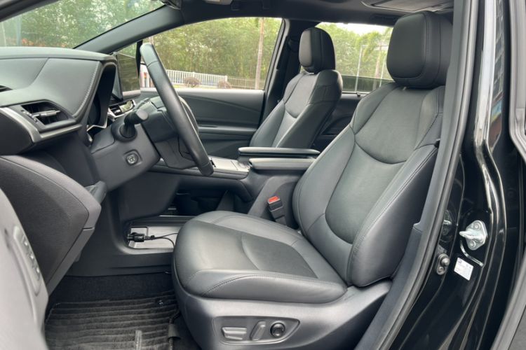 Used Toyota Granvia 2022 2.5L Hybrid Flagship Edition
