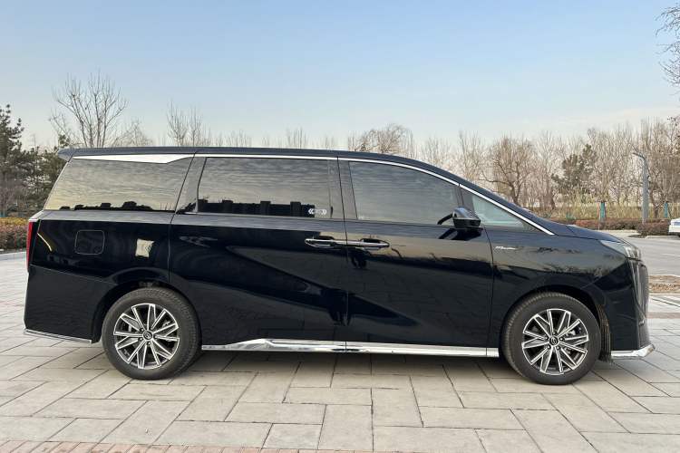 Used GAC Trumpchi M8 2024 Master Series 400T Prestige Edition
