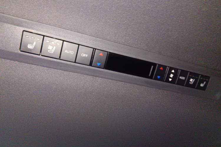 Used Toyota Sienna 2023 2.5L Hybrid Deluxe Edition