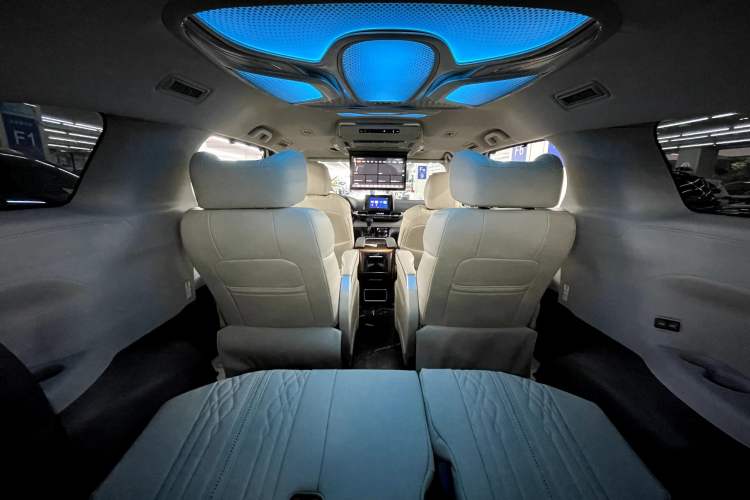 Used Toyota Sienna 2023 2.5L Hybrid Comfort Edition