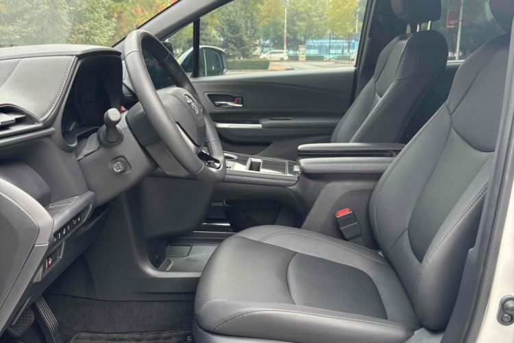 Used Toyota Granvia 2023 2.5L Hybrid Flagship VIP Edition
