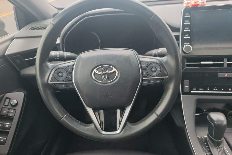 Used Toyota Avalon 2019 Dual-Engine 2.5L Luxury Edition China VI Standard
