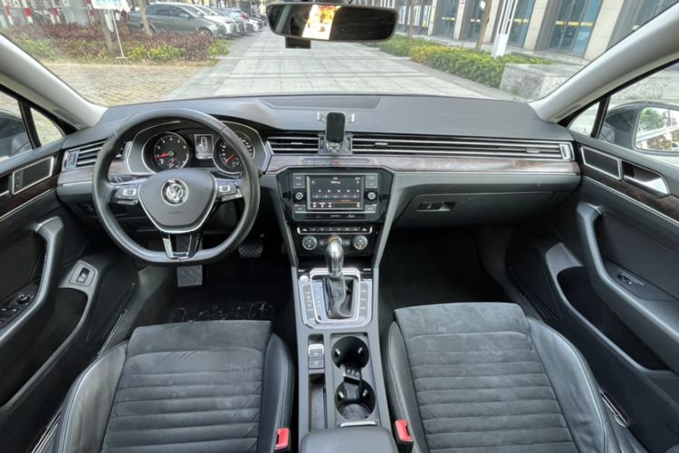 Used Volkswagen Magotan 2018 330TSI DSG Luxury Model
