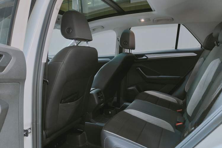 Used Volkswagen T-ROC 2019 230TSI DSG Two-Wheel Drive Advanced Version China V Standard
