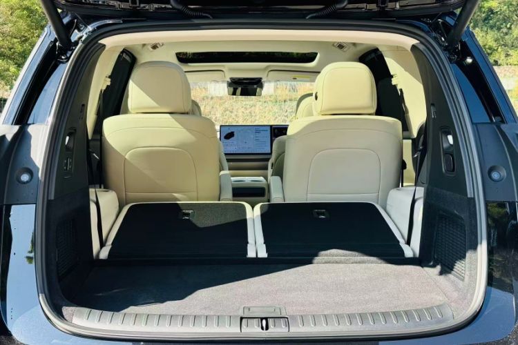 Used Li Auto Li Auto i8 2025 Standard Edition
