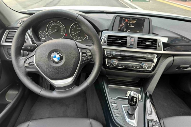 Used BMW 3 Series 2016 320Li Ambition Model
