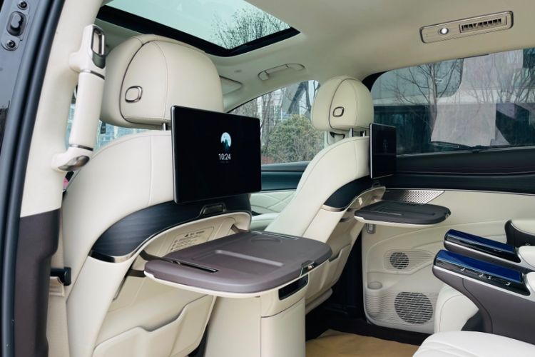 Used Denza D9 2025 DM-i Intelligent Drive 1020 Four-Wheel Drive Flagship Model
