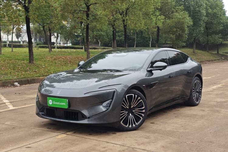 Used  12 2024 700 Three-Laser Rear-Wheel Drive Luxury Edition