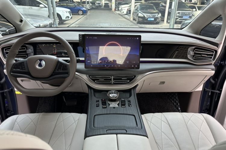 Used Denza D9 2022 DM-i 970 Four-Wheel Drive Flagship Model
