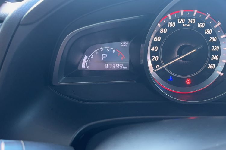 Used Mazda Mazda 3 Axela 2014 Sedan 1.5L Automatic Luxury Model
