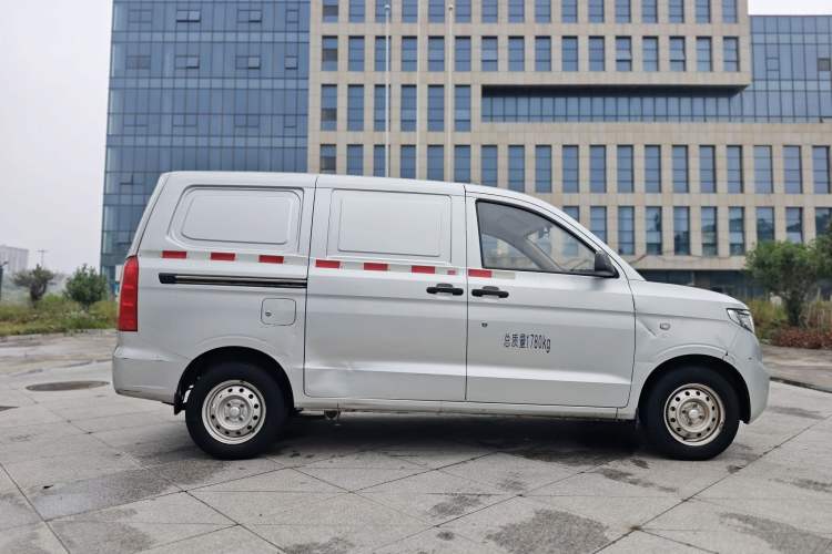 Used Wuling Hongguang V 2020 1.2L Jingqu Edition Window-Sealed Vehicle China VI LSI
