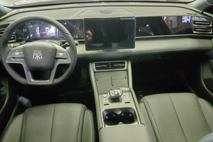 Used BYD Qin L 2025 DM-i Smart Drive 80KM Leading Model