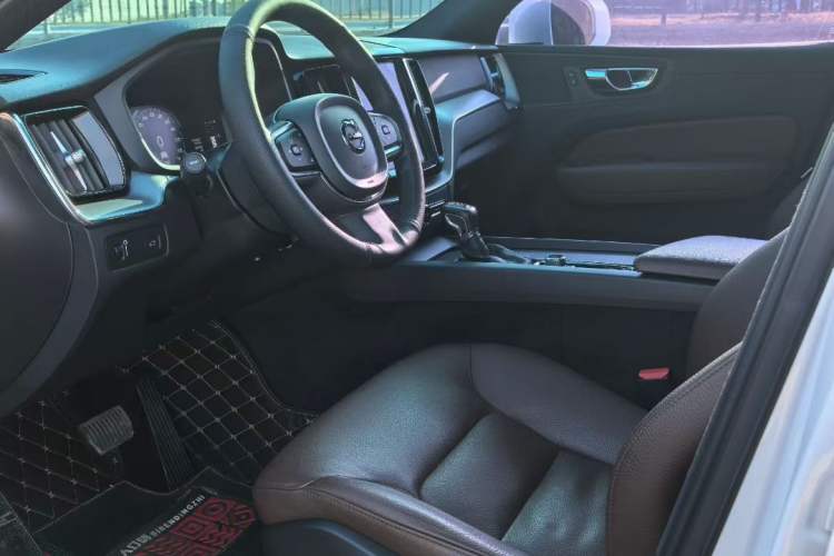 Used Volvo XC60 2021 T5 4x4 Smart Luxury Edition
