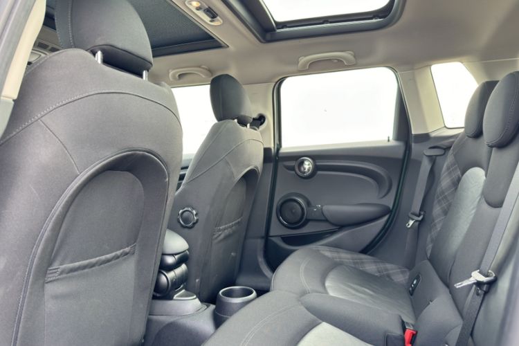 Used  MINI 2016 1.5T COOPER Five-Door Edition
