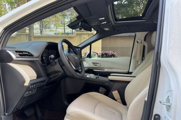 Used Toyota Sienna 2021 2.5L Hybrid Premium Edition
