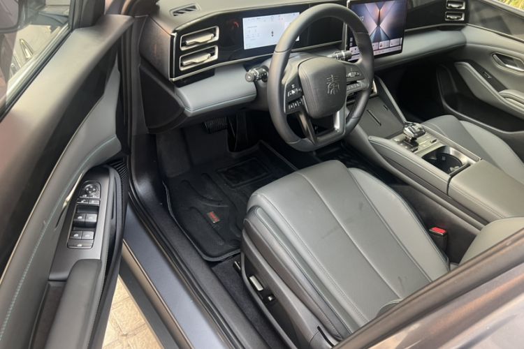 Used BYD Qin L 2025 DM-i Smart Drive 120KM Leading Model