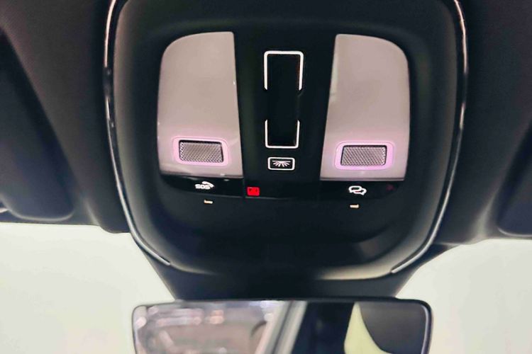 Used Volvo XC60 New Energy 2025 Plug-in Hybrid Long-Range All-Wheel Drive Zhiyuan Extreme Night Black Edition
