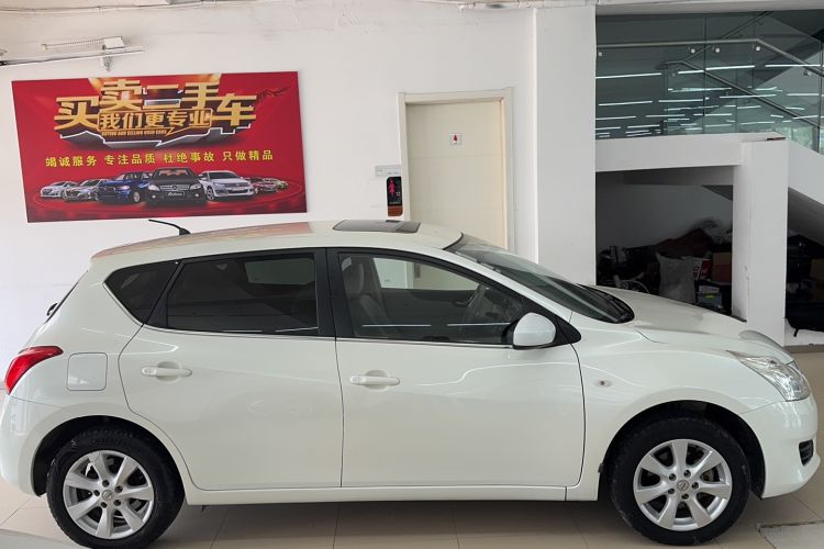 Used Nissan Tiida 2011 1.6L Manual Smart Version
