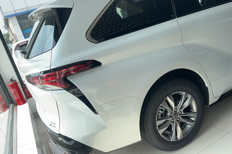 Used Toyota Sienna 2024 2.5L Hybrid Luxury Edition
