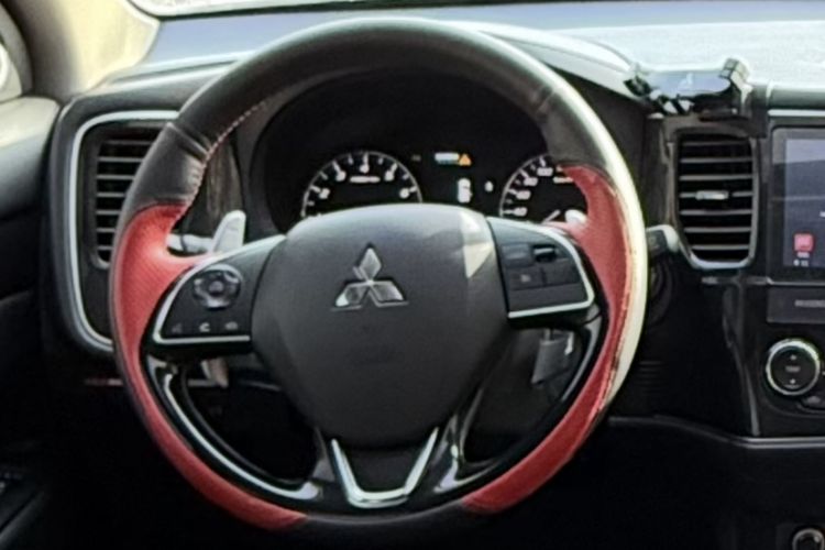 Used Mitsubishi Outlander 2018 2.4L 4x4 Luxury Edition 7-Seater