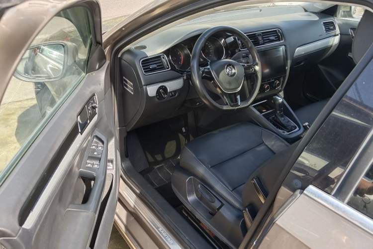 Used Volkswagen Sagitar 2016 230TSI 25th Anniversary Edition
