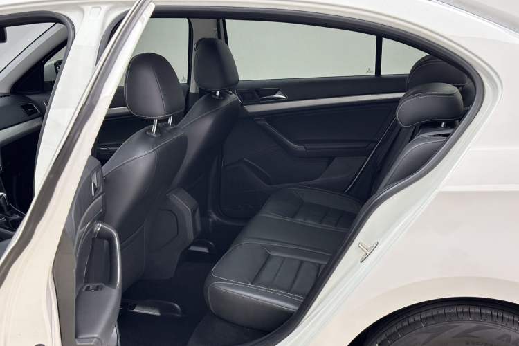 Used Volkswagen Lavida 2017 1.6L Automatic Comfort Edition
