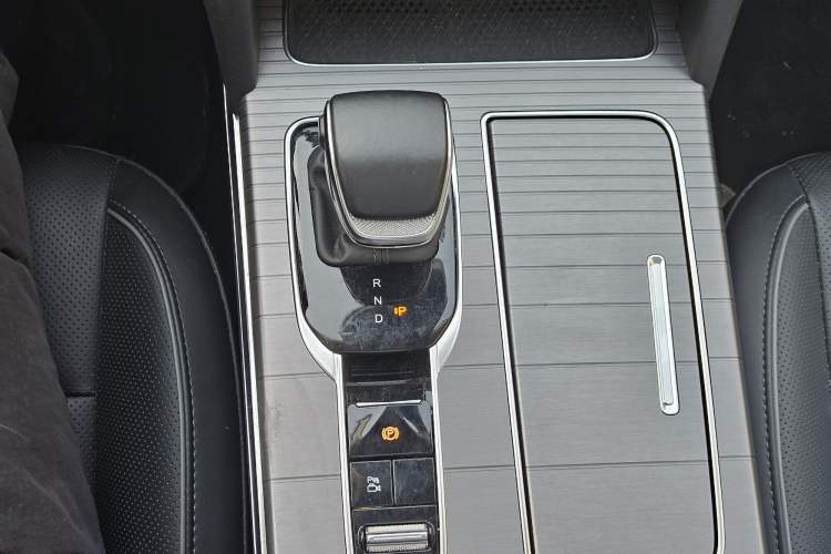 Used Hongqi HS7 PHEV 2024 2.0T PHEV Four-Wheel Drive Flagship Edition 6 Seats
