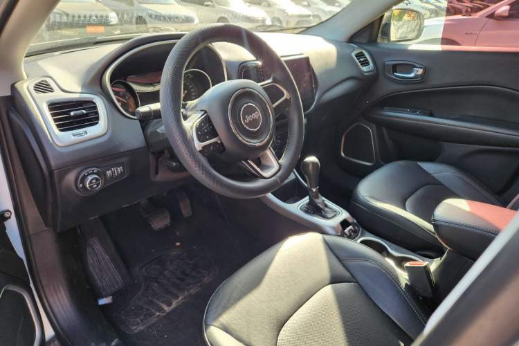 Used  Compass 2017 200T Automatic Family Edition
