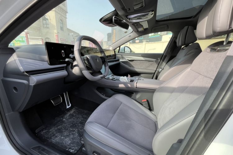 Used VOYAH PASSION 2024 PHEV Four-Wheel Drive Ultra-Long Range Flagship Model
