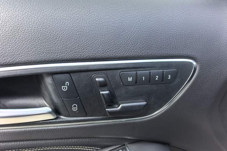 Used Mercedes-Benz GLA 2015 GLA 220 4MATIC Fashion Model