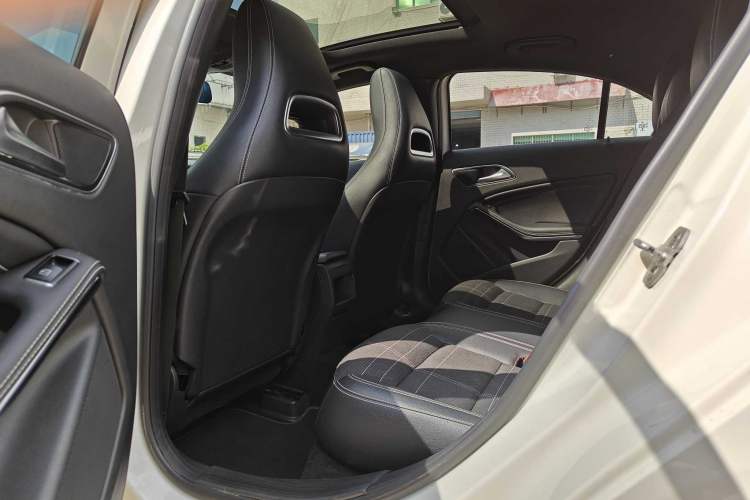 Used Mercedes-Benz A-Class 2015 A 200 Fashion Model
