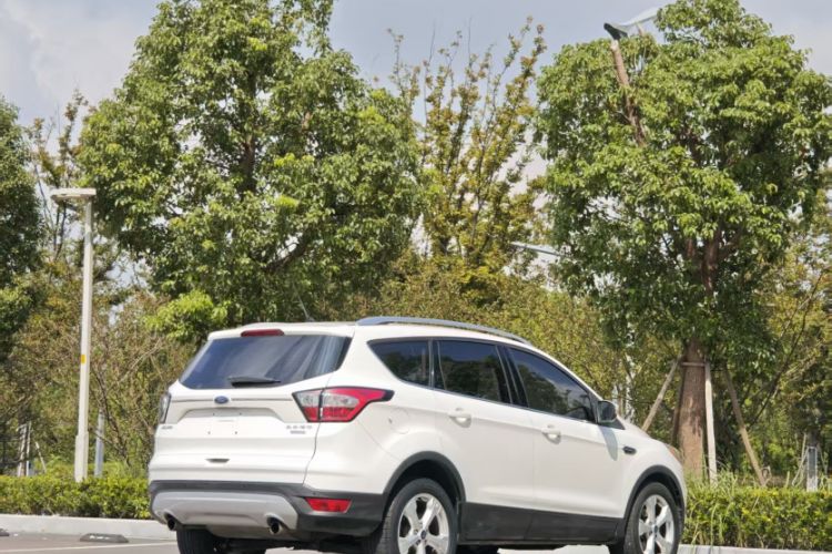 Used Ford Kuga 2017 EcoBoost 180 Two-Wheel-Drive Platinum Edition

