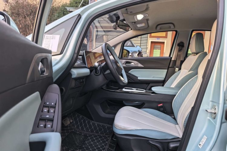 Used Geometry E Firefly 2024 401 km Fluorescent
