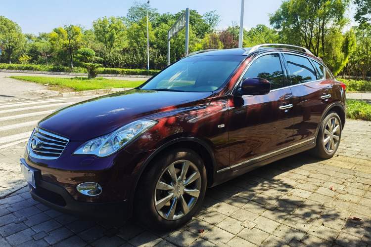 Used Infiniti QX50 2013 2.5L Two-Wheel-Drive Elegant Edition