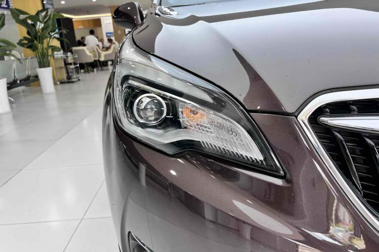 Used Buick Envision 2018 20T Two-Wheel-Drive Elite Model
