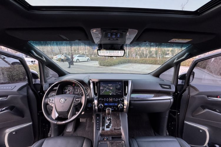 Used Toyota Vellfire 2023 Crown Dual-Engine 2.5L HV Prestige Edition
