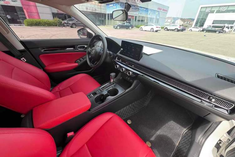 Used Honda Civic 2023 240TURBO CVT Dynamic · Center Stage Special Edition
