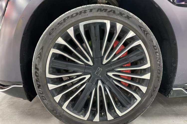 Used  12 2024 650 Three-Laser All-Wheel Drive GT Version
