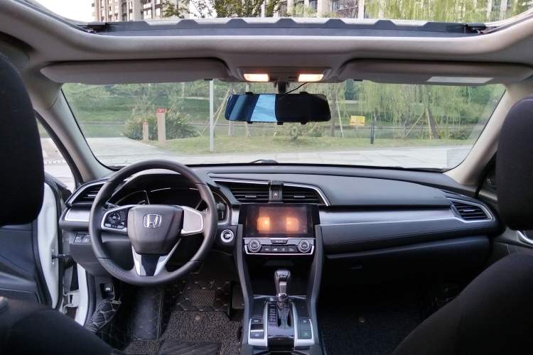 Used Honda Civic 2016 220TURBO CVT Luxury Edition
