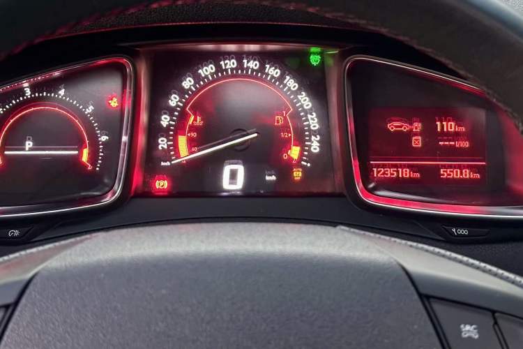 Used  6 2014 1.6T Luxury Edition THP200
