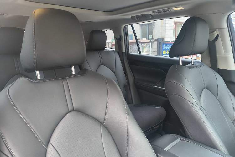 Used Toyota Highlander 2023 2.5L Smart Electric Hybrid Dual-Motor All-Wheel-Drive Luxury 7-Seater