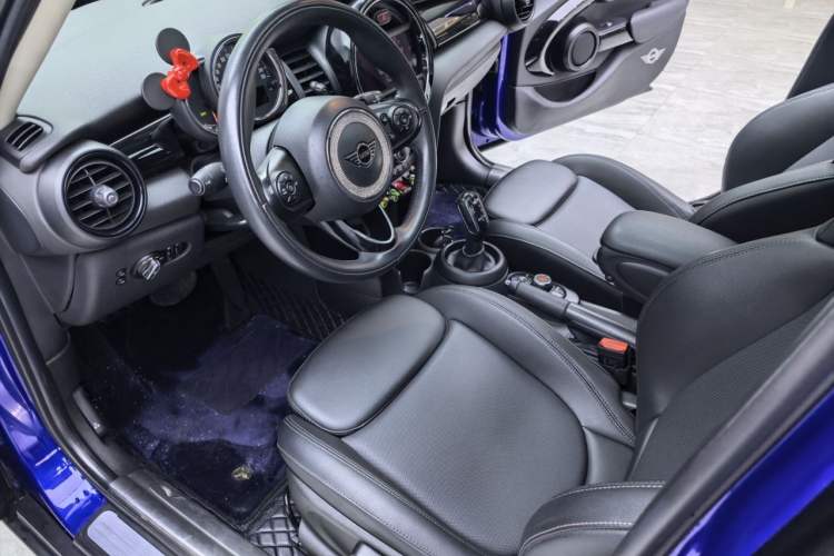 Used  MINI 2019 1.5T COOPER Classic Edition Five-Door Version
