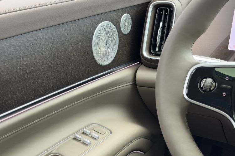 Used Hima AITO M9 2025 Extended-Range Ultra Version 52 kWh 6-Seater