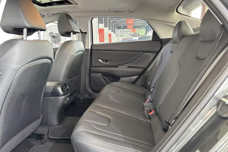 Used Hyundai Elantra 2023 1.5L CVT LUX Prestige Edition
