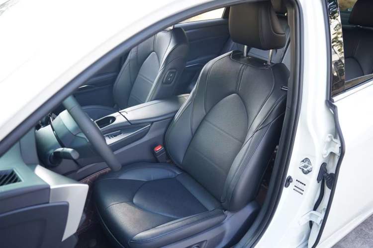 Used Toyota Avalon 2019 Dual-Engine 2.5L Luxury Edition China VI Standard
