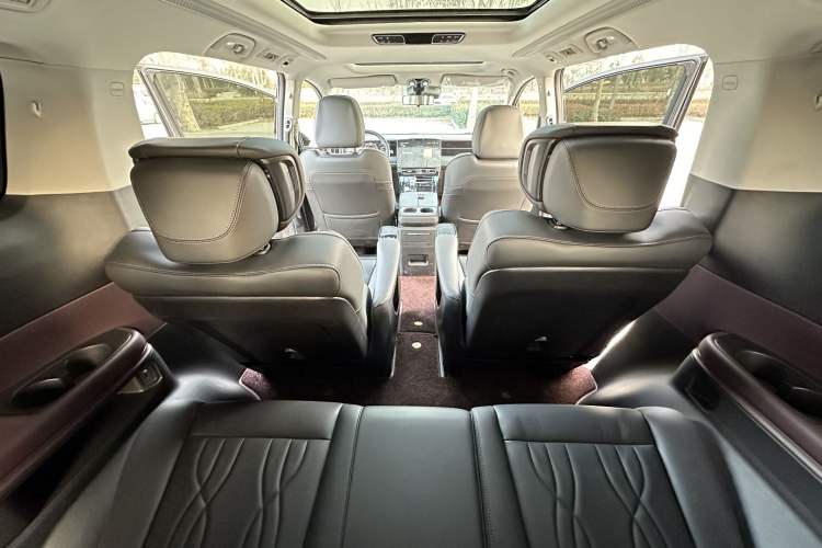 Used GAC Trumpchi M8 2024 Master Series 400T Prestige Edition
