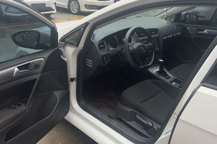 Used Volkswagen Golf 2015 1.6L Automatic Fashion Model
