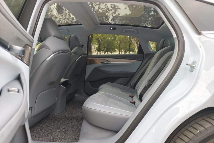 Used VOYAH PASSION 2023 Four-Wheel Drive Standard Edition